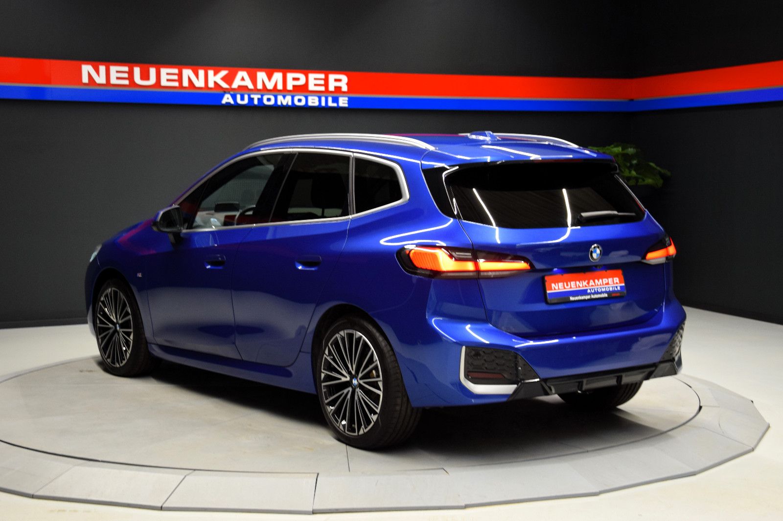 Fahrzeugabbildung BMW 223d xDrive Active Tourer M Sport ACC HuD 360°