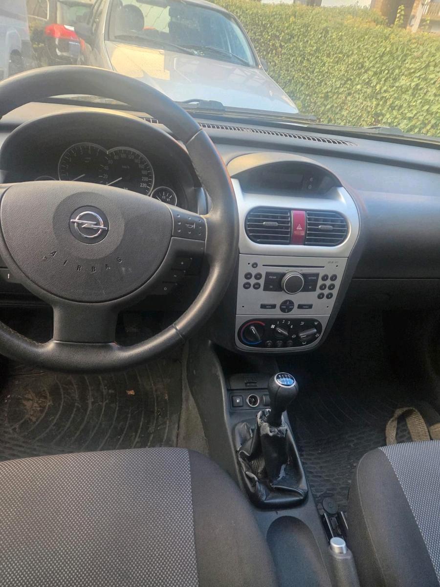 Opel Combo 2005 — двигун 105 HP (77kW)