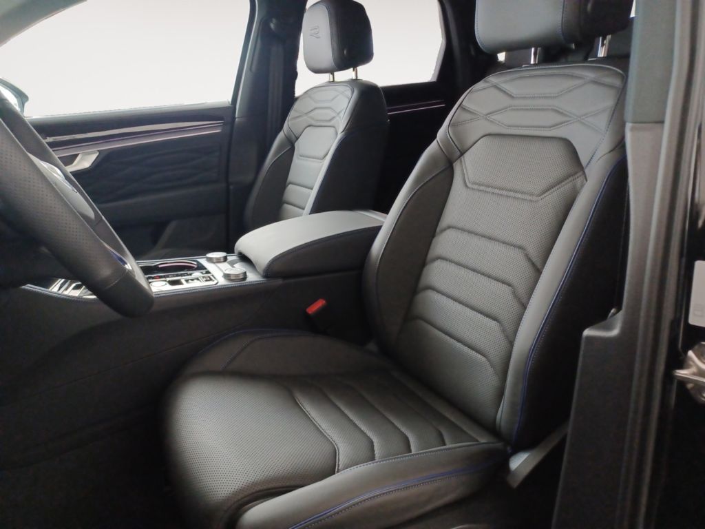 Fahrzeugabbildung Volkswagen Touareg R 3.0 V6 e-Hybrid 0,5% Steuervorteil