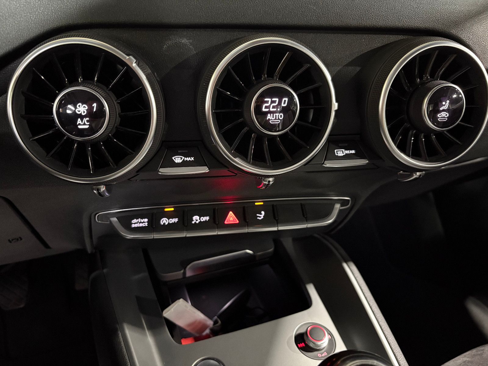 Fahrzeugabbildung Audi TT Coupe 1.8 TFSI/SHZ/NAVI/PDC/ALCANTARA/4-SITZ/