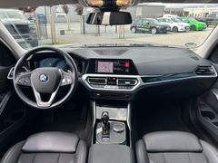 Fahrzeugabbildung BMW 320d SportLine Autom. LED AHK Navi HUD Pano 17"