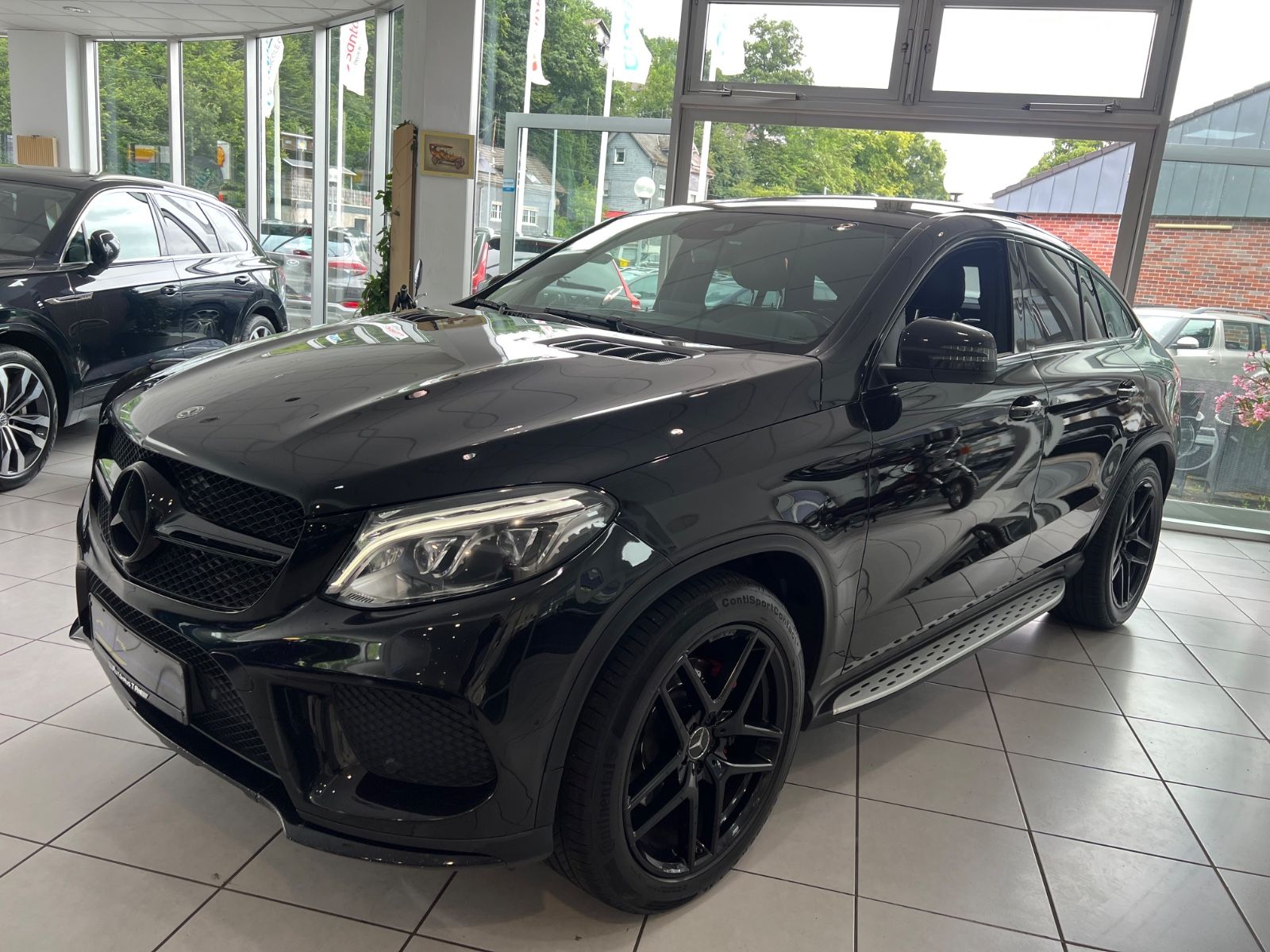 Fahrzeugabbildung Mercedes-Benz GLE 350 d Coupe 4Matic AMG LINE *PANO*360°