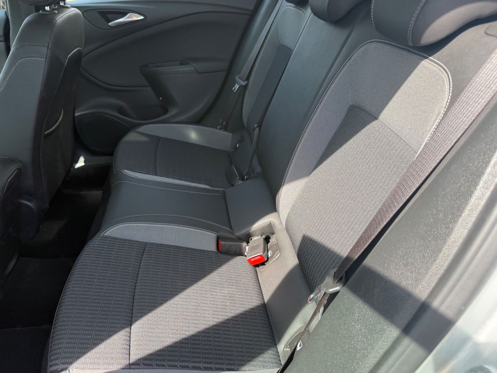 Fahrzeugabbildung Opel Astra 1.4 Turbo Elegance Autom. Navi/LED/SHZG