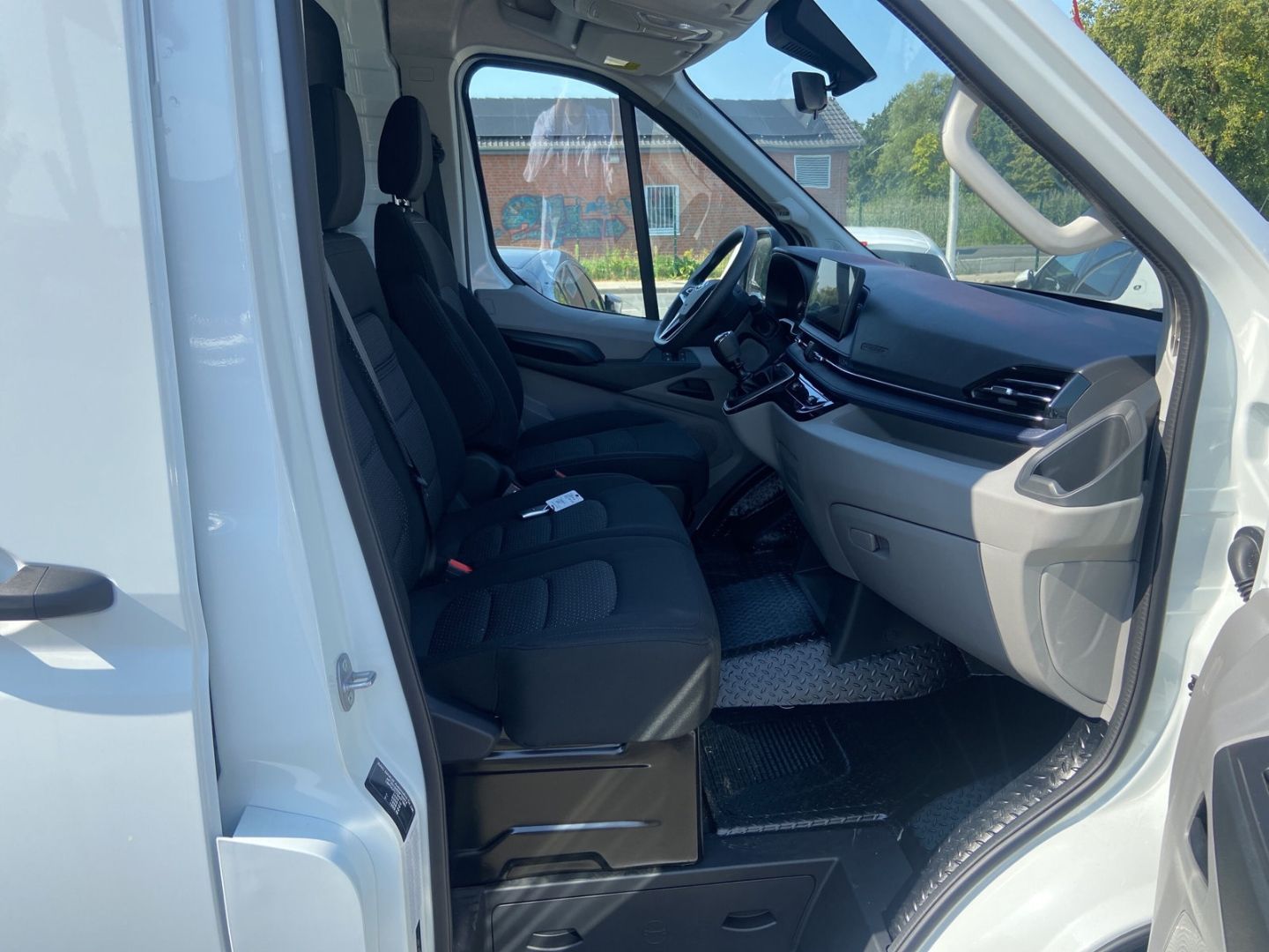 Fahrzeugabbildung Maxus Deliver9 KW 2.0 L3H2 FWD Luxury LED CarPlay DAB