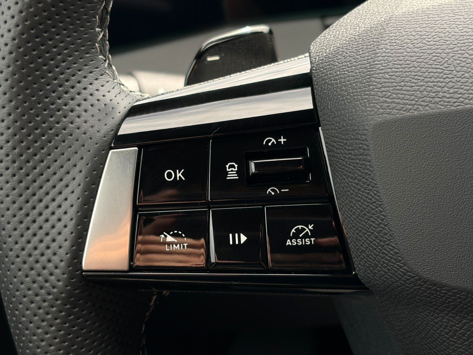 Fahrzeugabbildung Opel Astra ST 1.2 Turbo GS HuD 360° IntelliDrive
