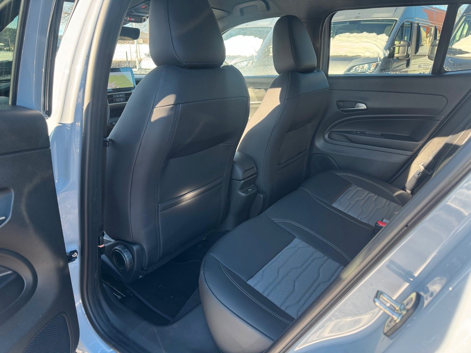 Fahrzeugabbildung Jeep Avenger Sitzheizung LED PDC adap. Tempomat