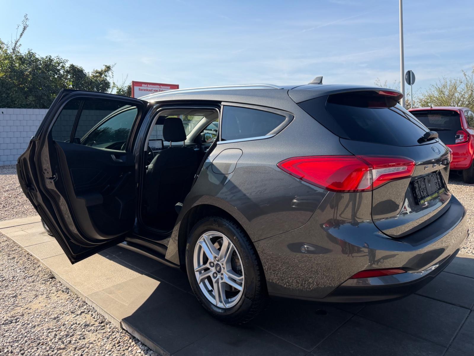 Ford Focus Turnier Cool & Connect Sport Lenkrad