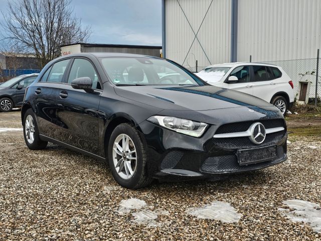 Mercedes-Benz A 180 d/LEDER/ALU/NAVI/1.5 CDI/181