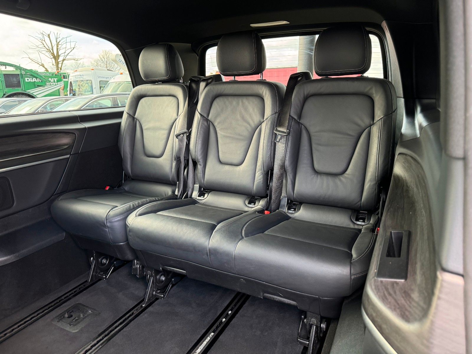 Fahrzeugabbildung Mercedes-Benz V 300 d AVANTGARDE Extral DISTRONIC 360Kamera