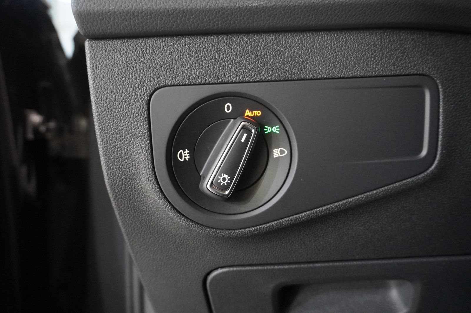 Fahrzeugabbildung Volkswagen Tiguan Life 1.4 e-HYBRID NAVI/LED/KAMERA/SH/VIRT