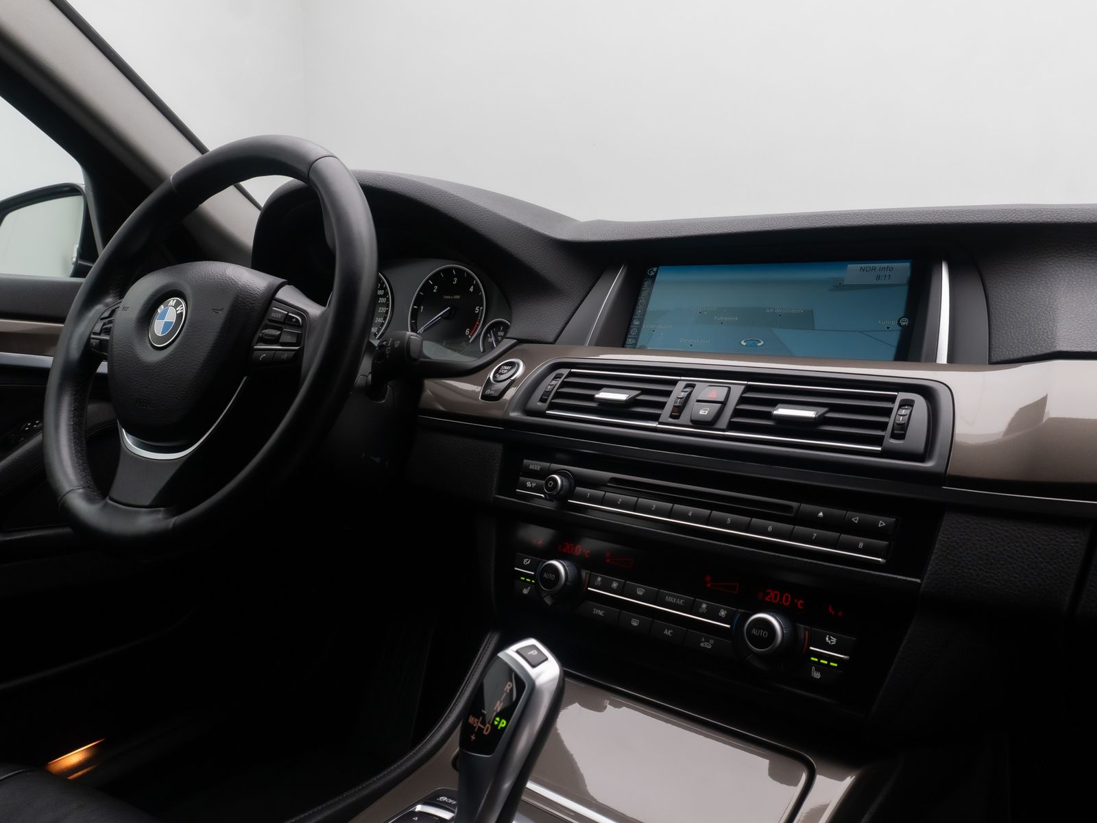 Fahrzeugabbildung BMW 530d xD Modern Line AHK HUD HiFi Leder Standheiz