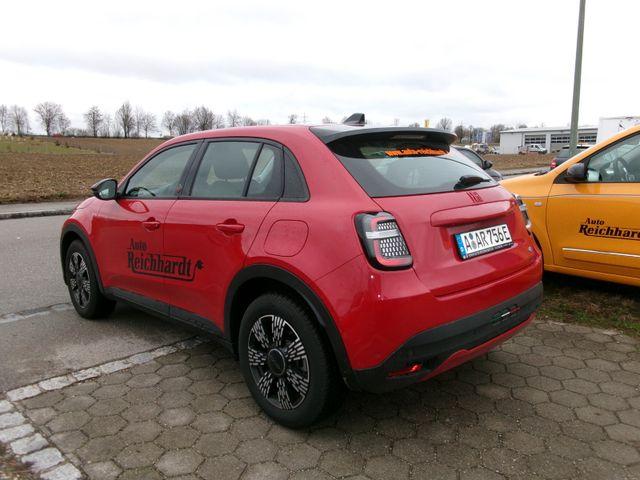Fiat 600 e W Red Uconnect LED ACC AUT KlimaA PDC