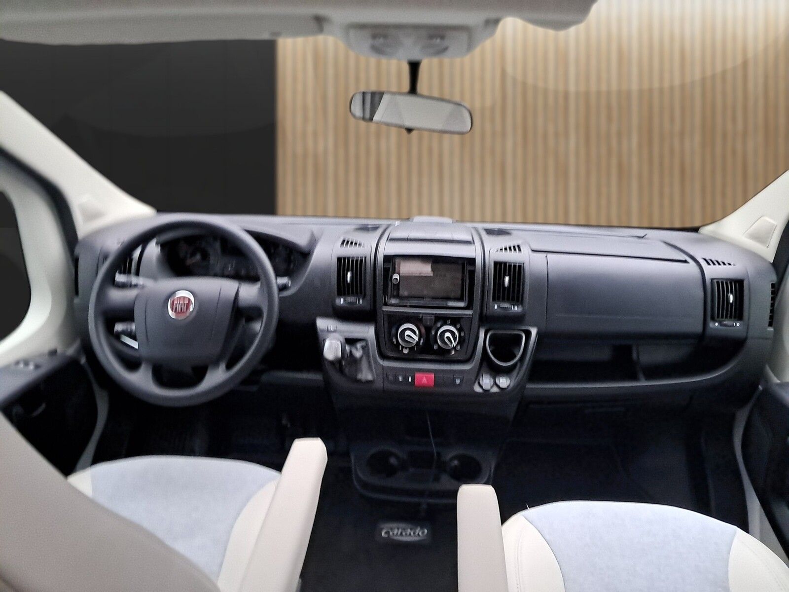 Fahrzeugabbildung Carado T 449 Markise,Sat,Fahrradträger, Radio, RFK