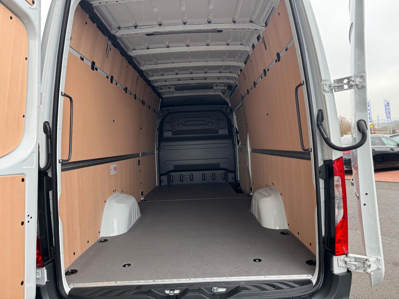 Fahrzeugabbildung Mercedes-Benz Sprinter 319 CDI 4325 LED MBUX SHZ AHK