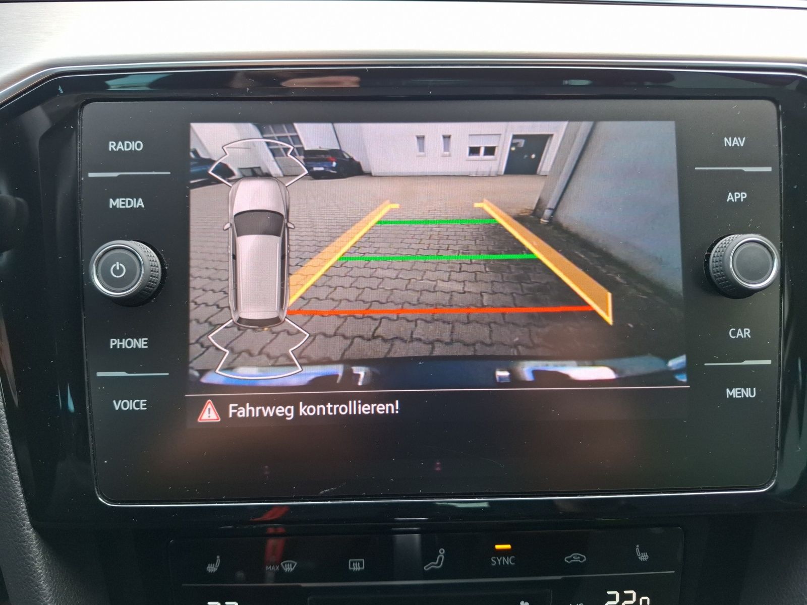 Fahrzeugabbildung Volkswagen Passat Variant TDI Elegance DSG Matrix AHK Navi