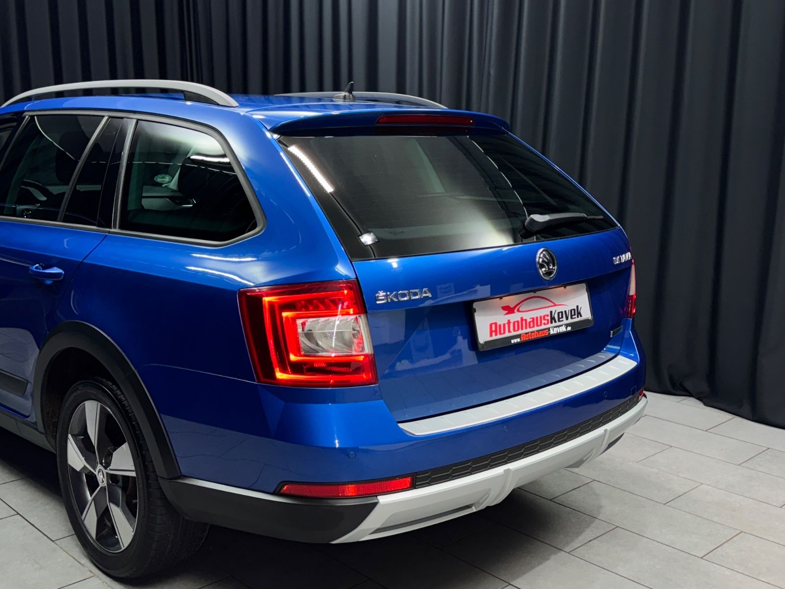 Fahrzeugabbildung SKODA Octavia Combi Scout 4x4|NAVI|XENON|CANTON|