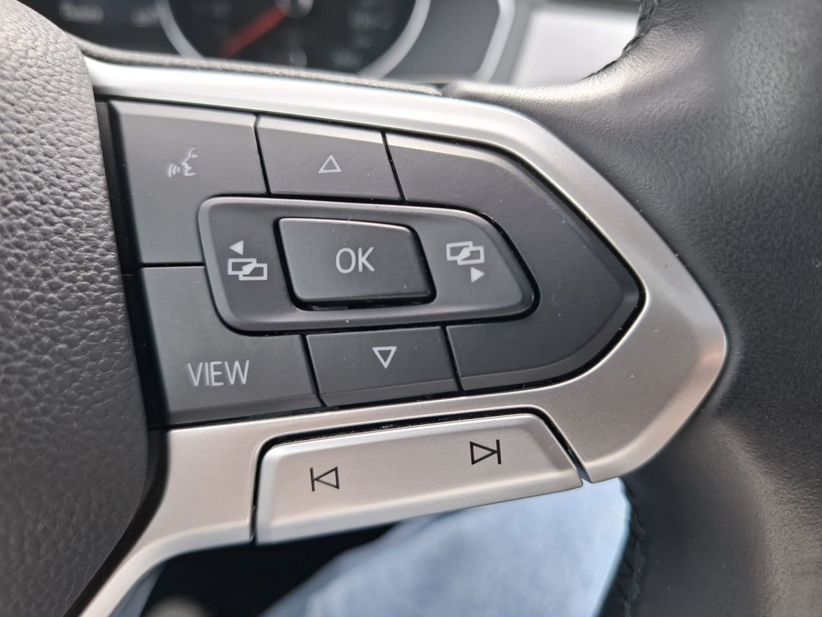 Fahrzeugabbildung Volkswagen Passat 2.0 TDI Business DSG PANO*AHK*ACC*KAMERA