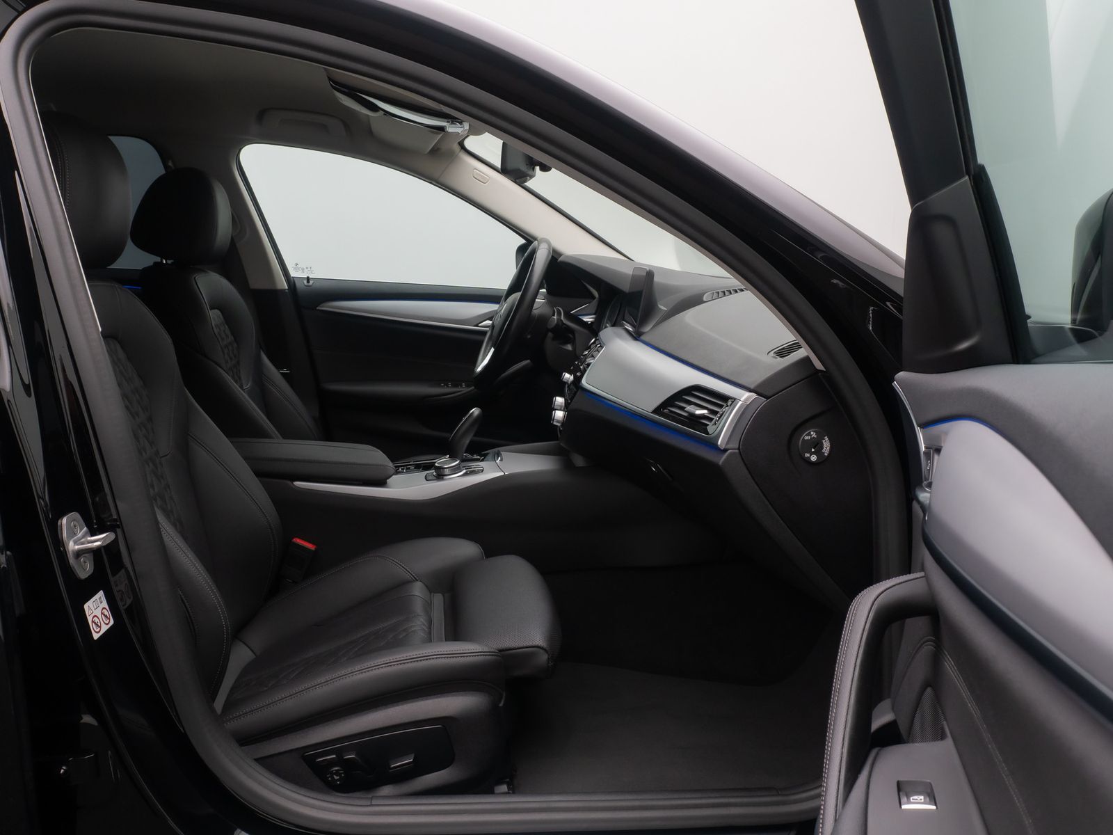 Fahrzeugabbildung BMW 520e Alarm 4xKlima Kamera HUD DAB DisplKey Sport