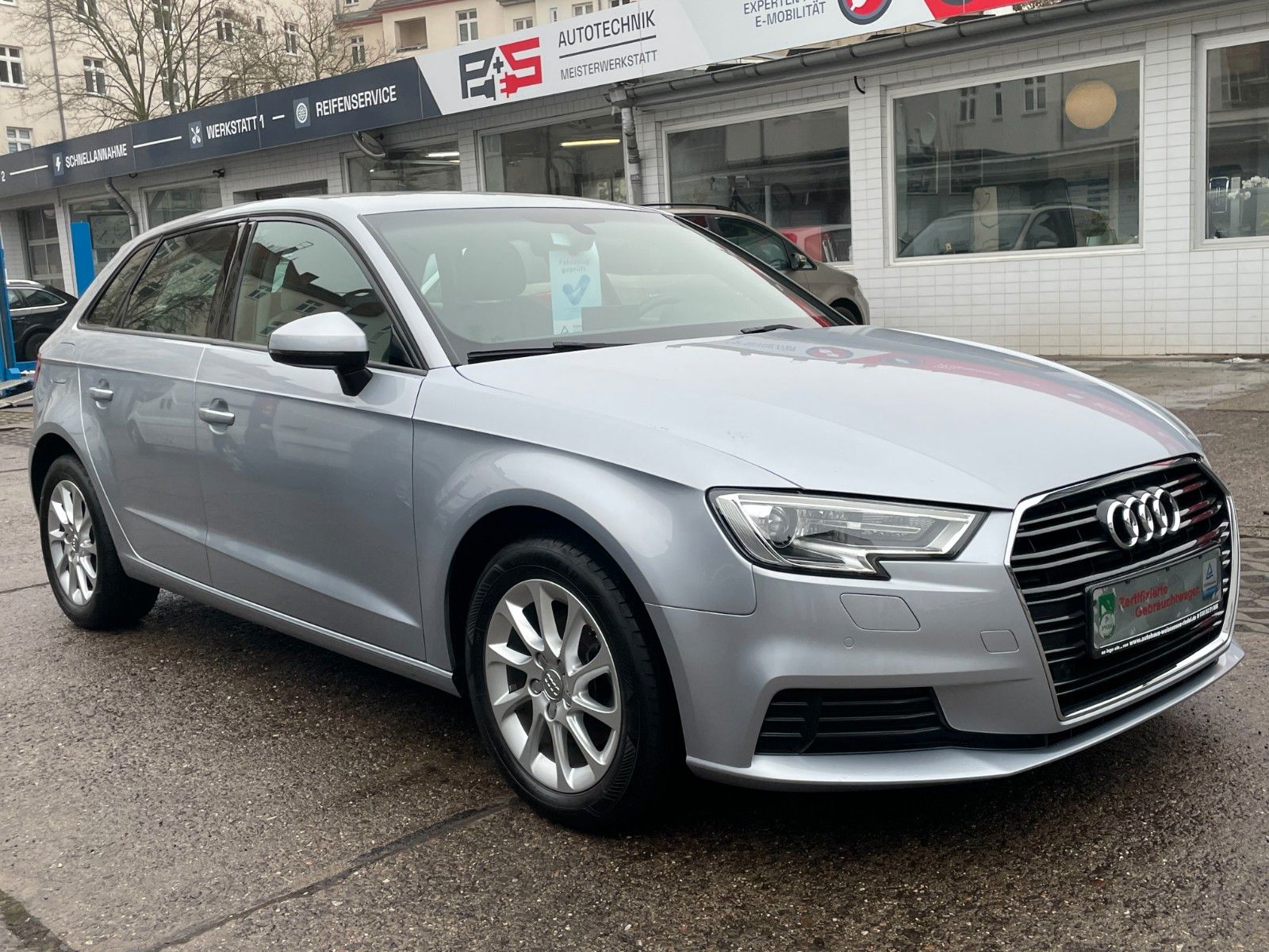 Audi A3 Sportback 1.6 TDI S-Tronic Navi Leder Xenon foto 6