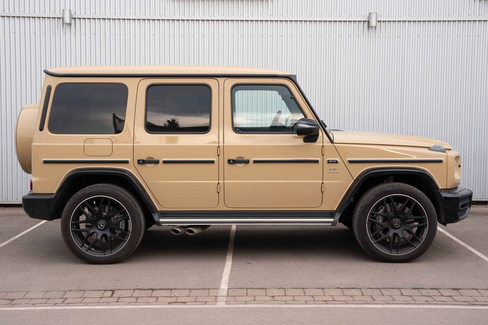 Fahrzeugabbildung Mercedes-Benz G 63AMG INDIVIDUAL BURM PANO 360° 22"AMG NIGHT