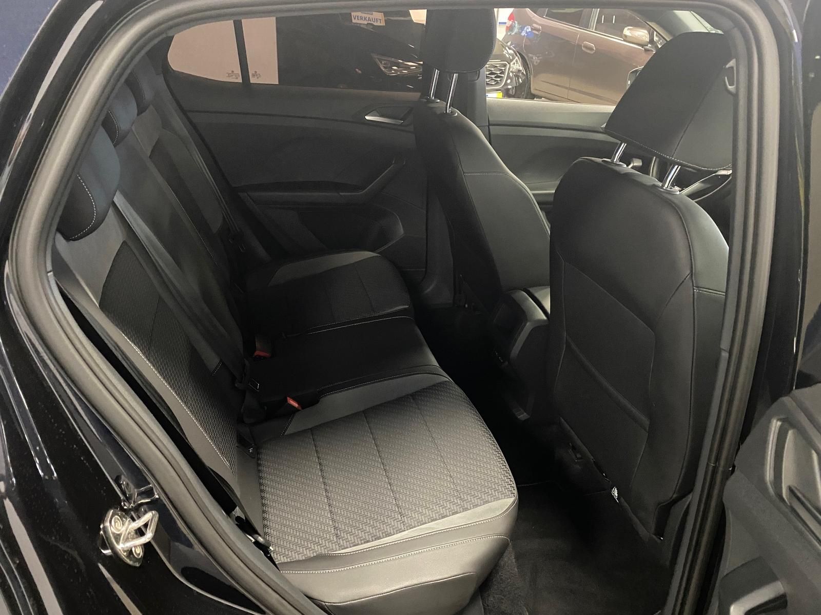 Fahrzeugabbildung Volkswagen T-Cross 1.5 TSI DSG Style R-Line+ACC+RFK+APP+LED