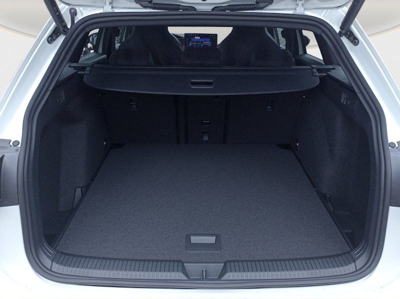 Fahrzeugabbildung Volkswagen Golf Vr. 8 1.5 eTSI R-Line DSG
