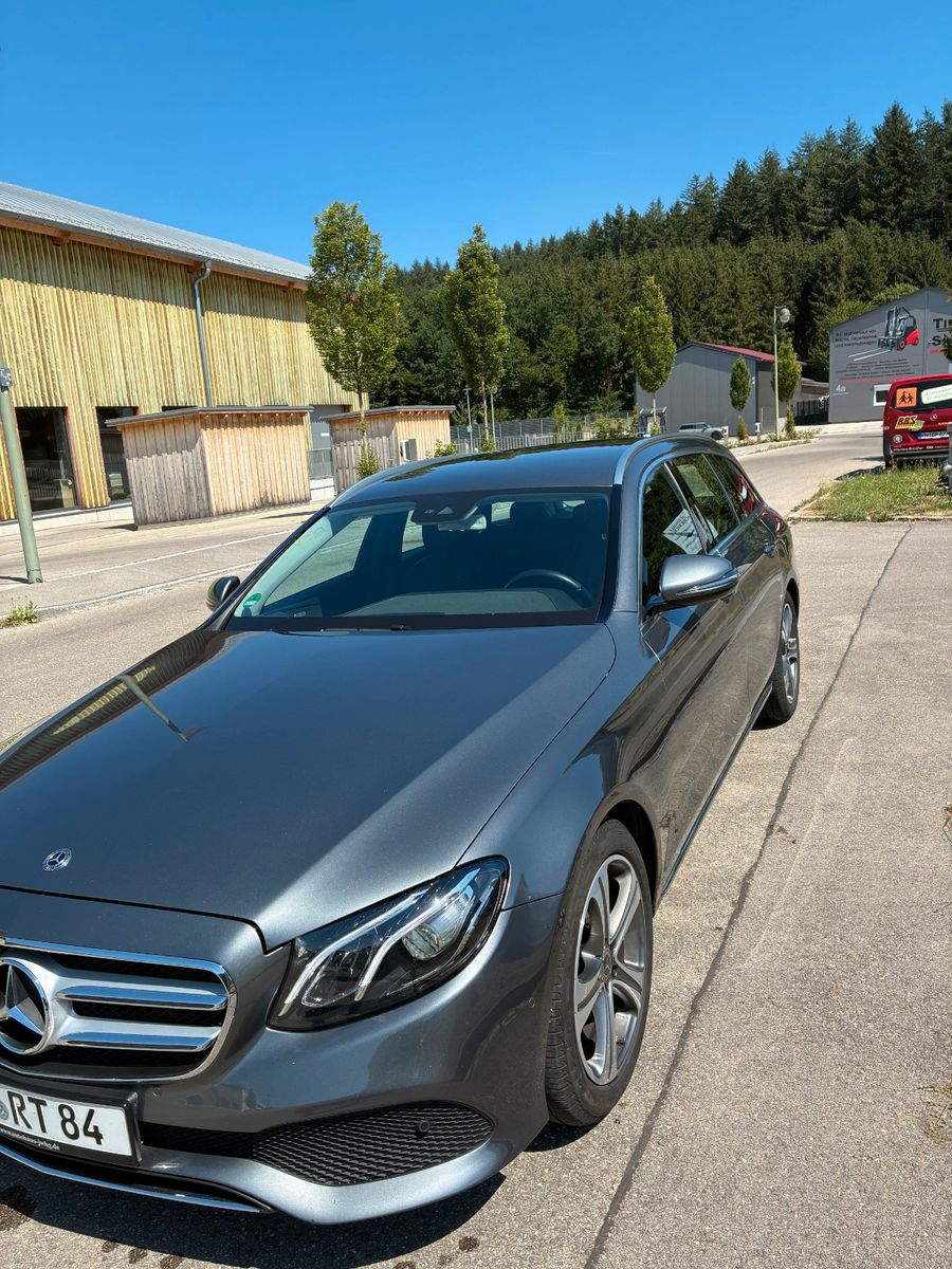MERCEDES-BENZ E 220 d T Autom. -Avantgarde