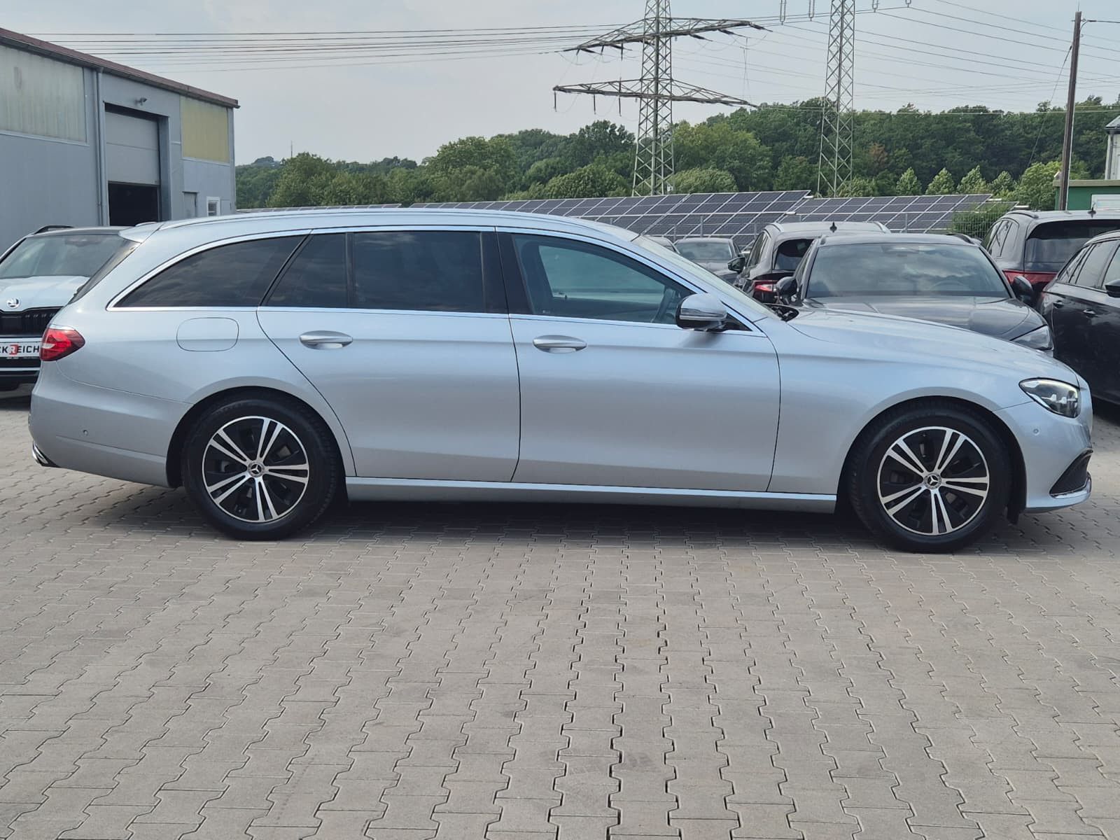 Fahrzeugabbildung Mercedes-Benz E 220 d Avantgarde AHK*DIST*LED*SHZ*Kam*Ambiente