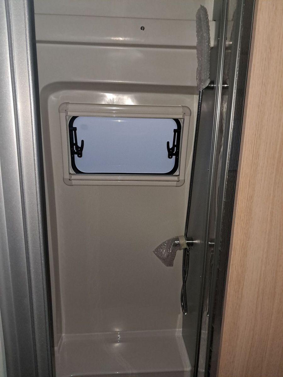 Fahrzeugabbildung Karmann Dexter 4x4 DE 570 AW Markise, Allrad, Alufelgen