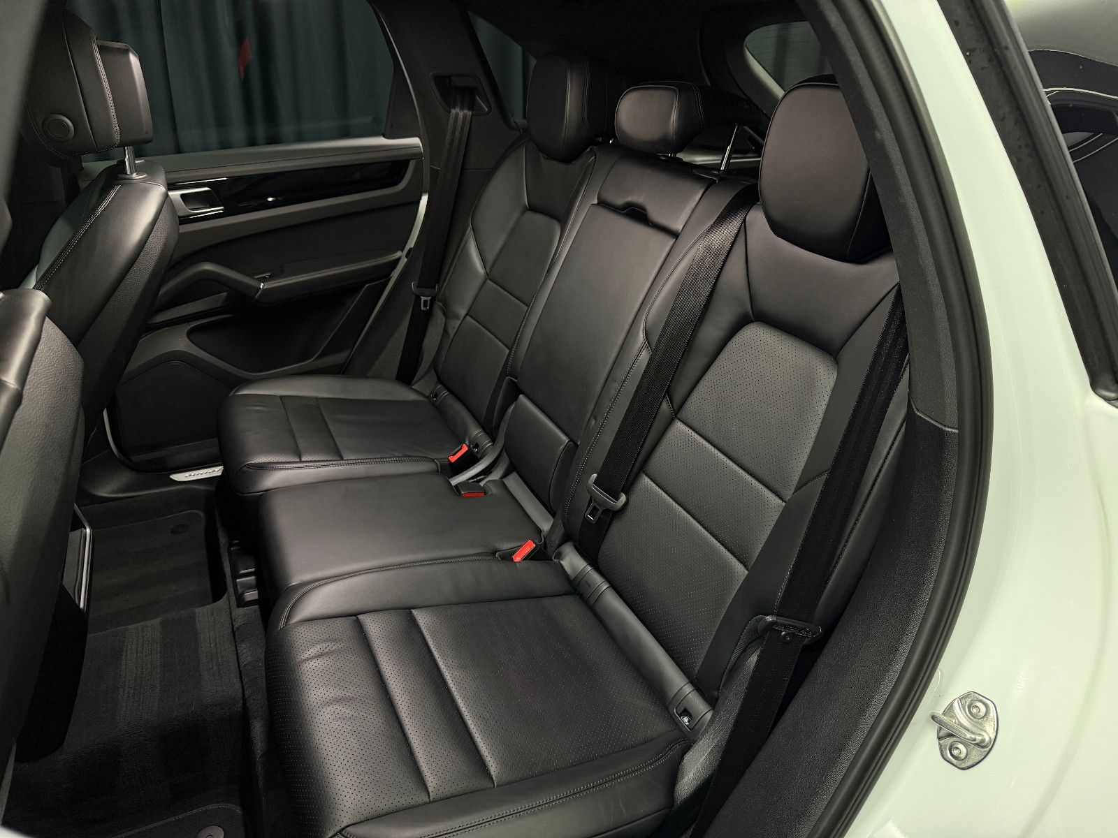Fahrzeugabbildung Porsche Cayenne E-Hybrid|PANORAMA|SPORT-CHRONO|ACC