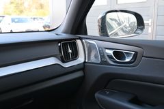 Fahrzeugabbildung Volvo XC60 B5 AWD R-Design*B&W*PANO*22"*Polestar*BLACK