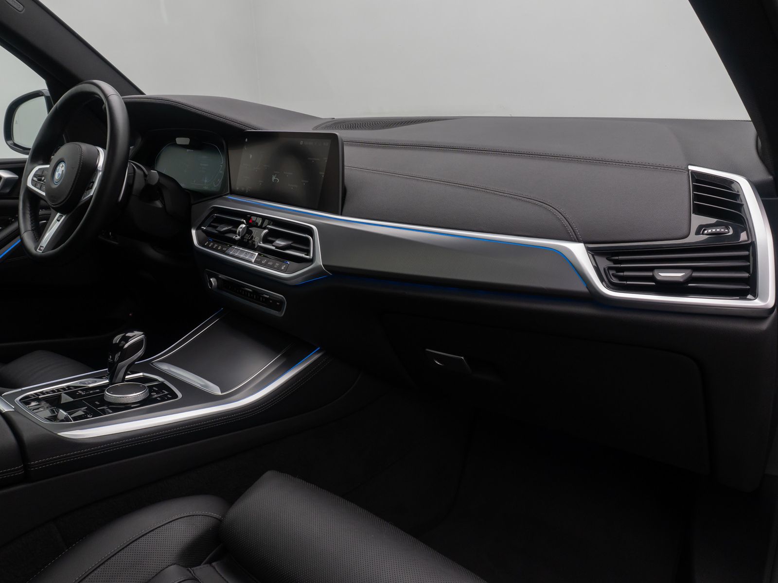 Fahrzeugabbildung BMW X5 xD45e M Sport 360° HUD Panorama DAB Massage