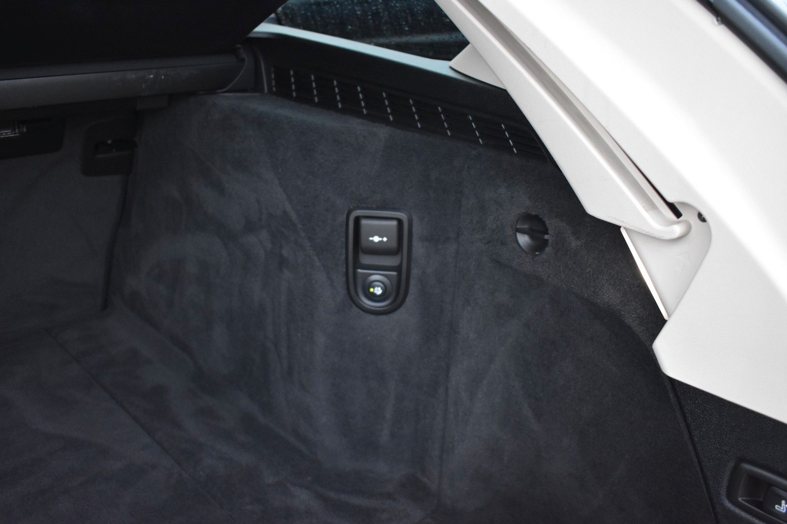 Fahrzeugabbildung BMW 520d Touring M Sportfahrwerk HUD AHK Keyless ACC