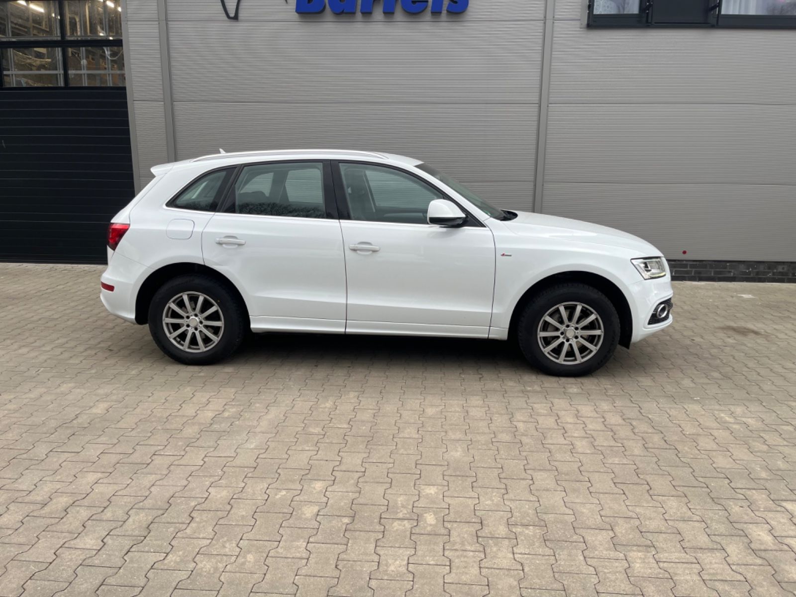 Fahrzeugabbildung Audi Q5 2.0 TDI  quattro S-Line