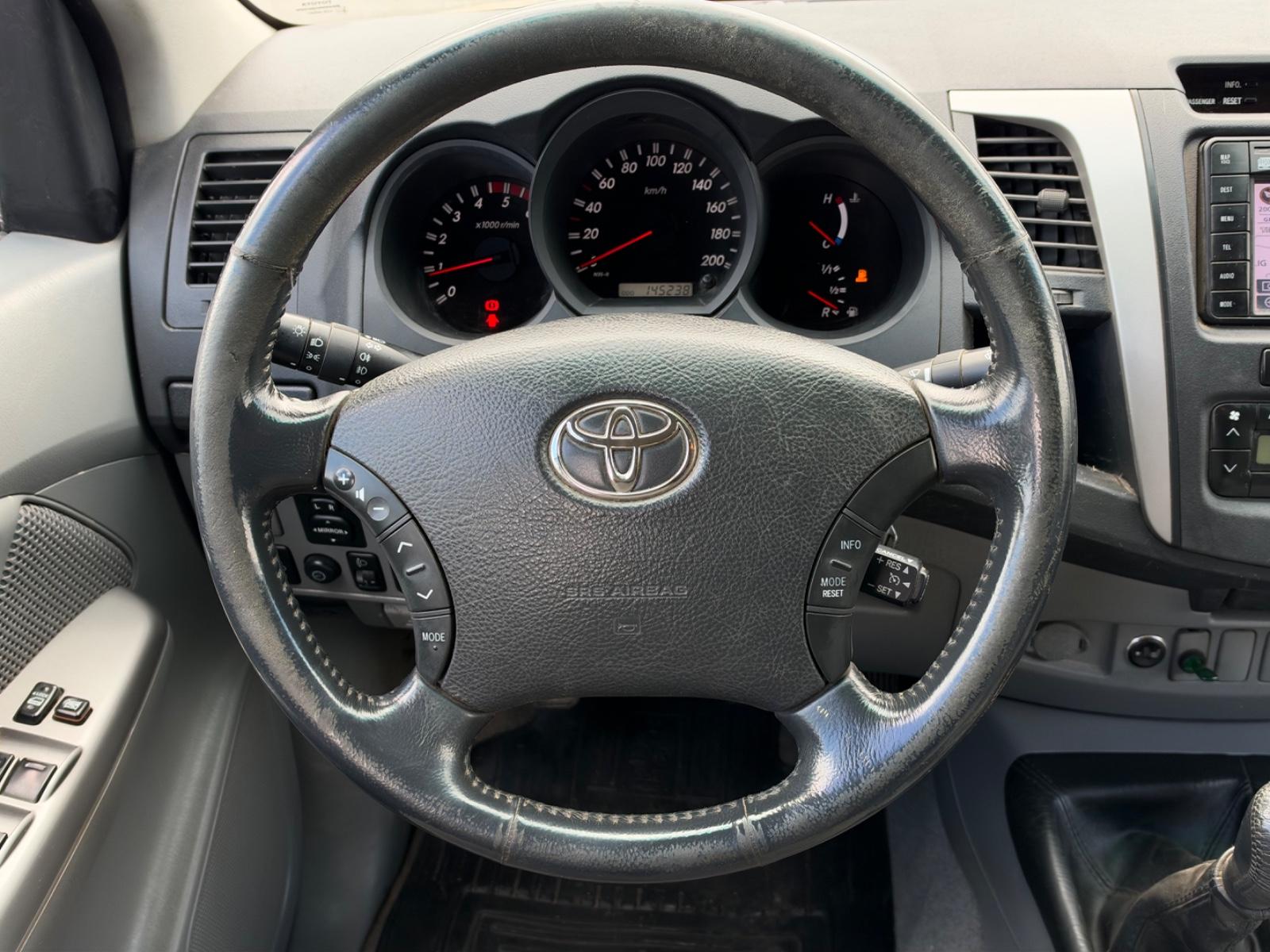 TOYOTA HILUX DOUBLE CAB LIFE 171 ch 4X4 BVM - TREUIL - ATTELAGE - 145000 km