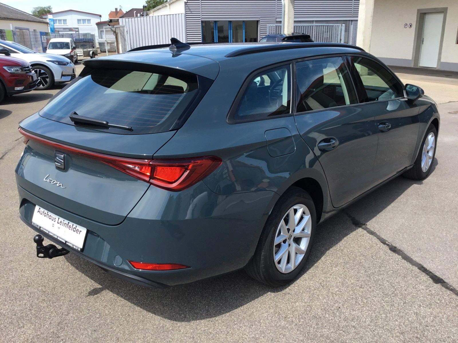 Fahrzeugabbildung SEAT Leon 1.5 eTSI Style DSG Sportstourer+LED+ACC+AHK