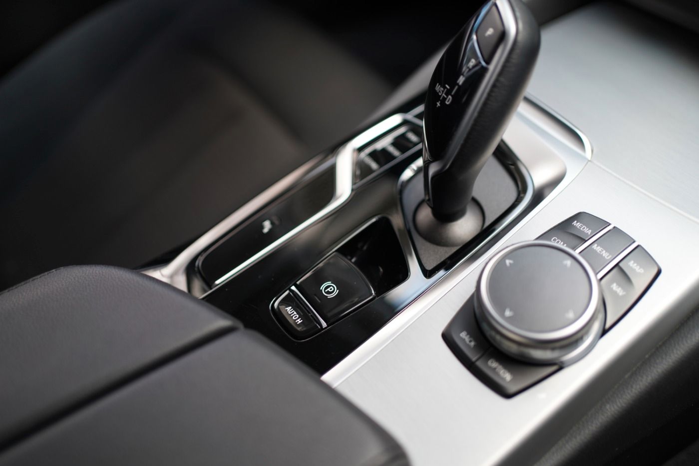 Fahrzeugabbildung BMW 520d Limousine +Parking Assistant+Standheizung