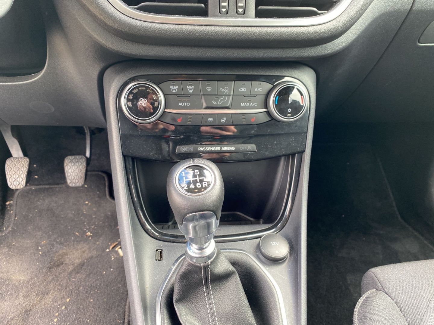 Fahrzeugabbildung Ford Puma Titanium 1.0 EcoBoost, Navi, Ganzjahresreif