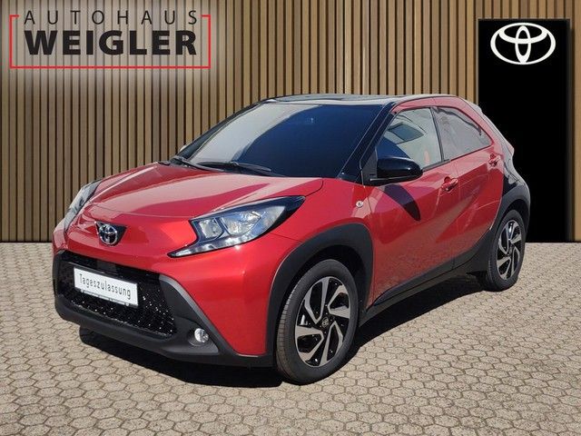 Toyota Aygo X Aygo X 1.0 Teamplayer Aut. — 17.990 € bei Autohaus Weigler Leverkusen