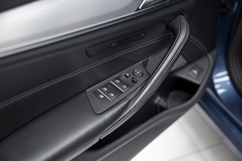 B5 4.4 Bi-Turbo Touring BLUE/BLACK - Bild 25