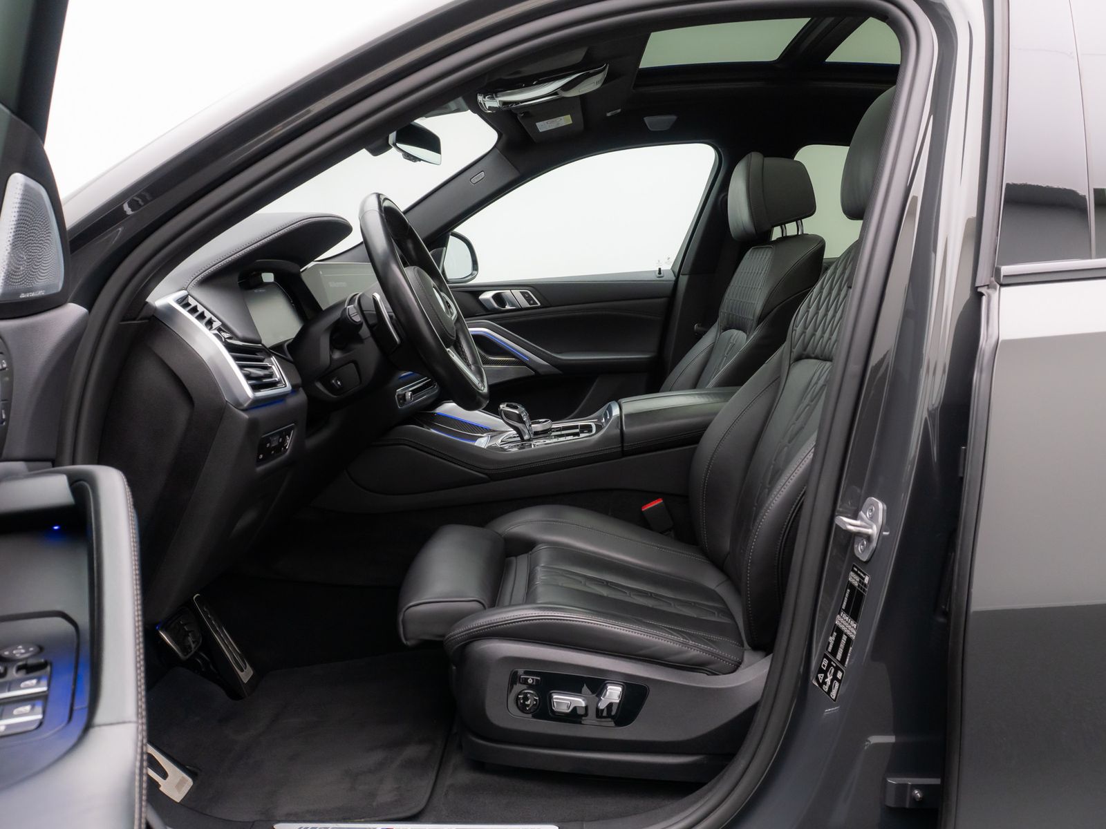 Fahrzeugabbildung BMW X6 M50i 360° B&W SkyLounge Individual Mega-Voll