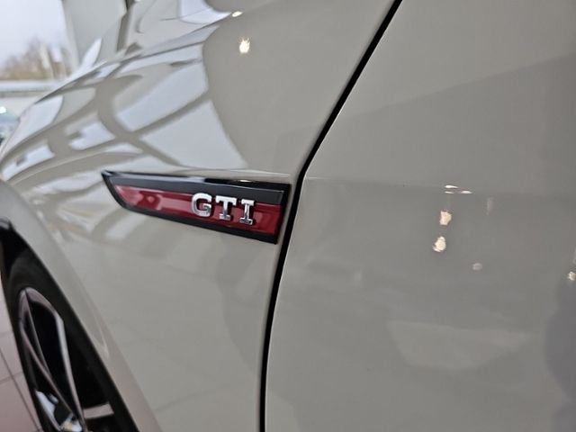 Fahrzeugabbildung Volkswagen Golf 2.0 TSI DSG GTI LED LM19 RFK SHZ APP-CONNEC