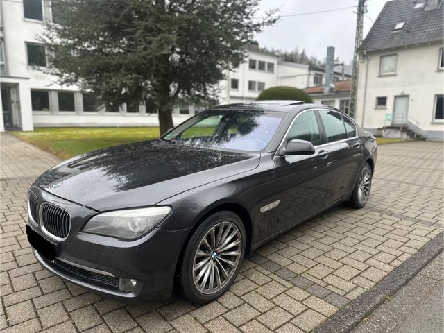 BMW 750 Baureihe 7 750i 180-GRAD KAMERA SOFT-CLOSE