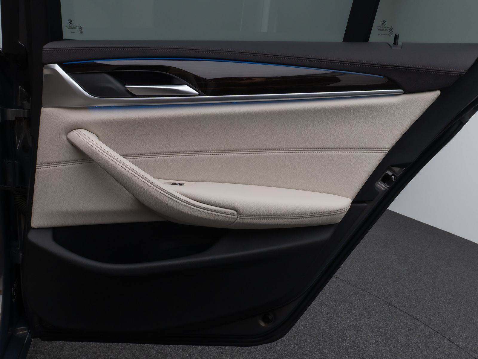 Fahrzeugabbildung BMW 530e Luxury Line Laser Kamera HUD DAB HiFi Sport