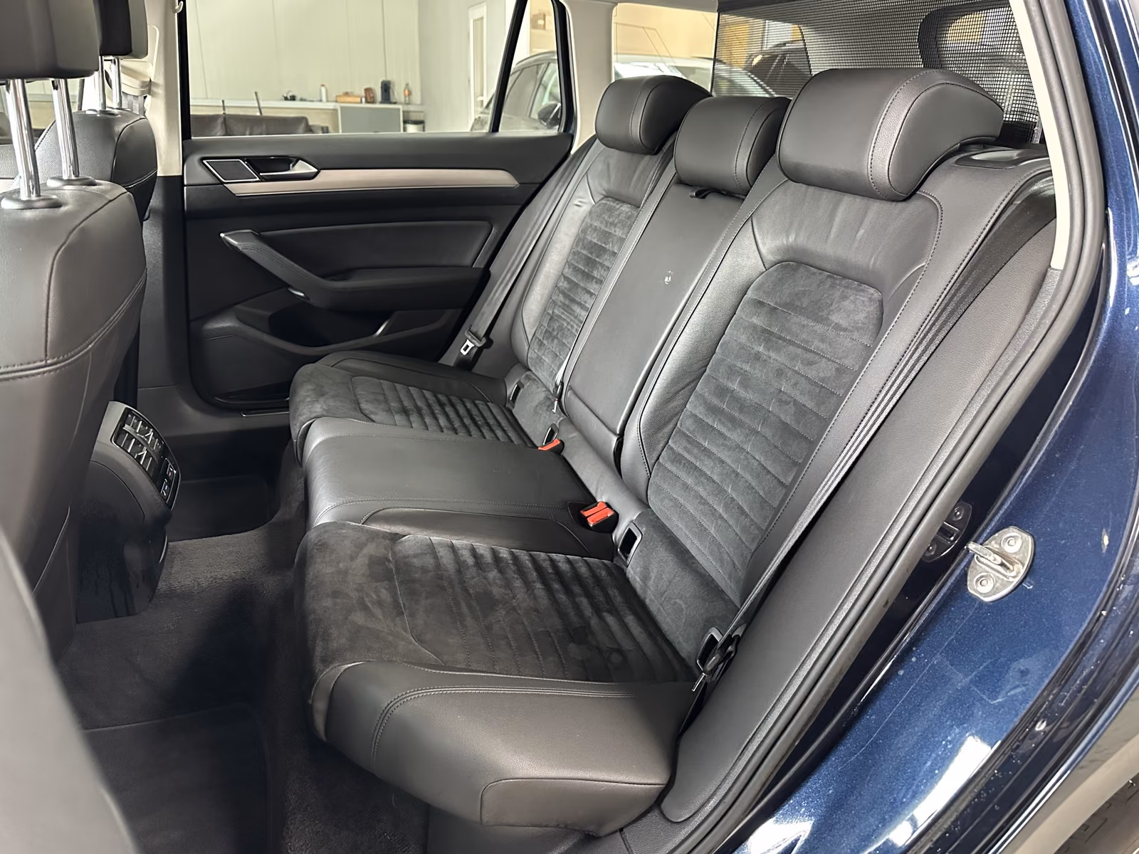 Volkswagen Passat Highline Pano AHK SHZ Navi ACC