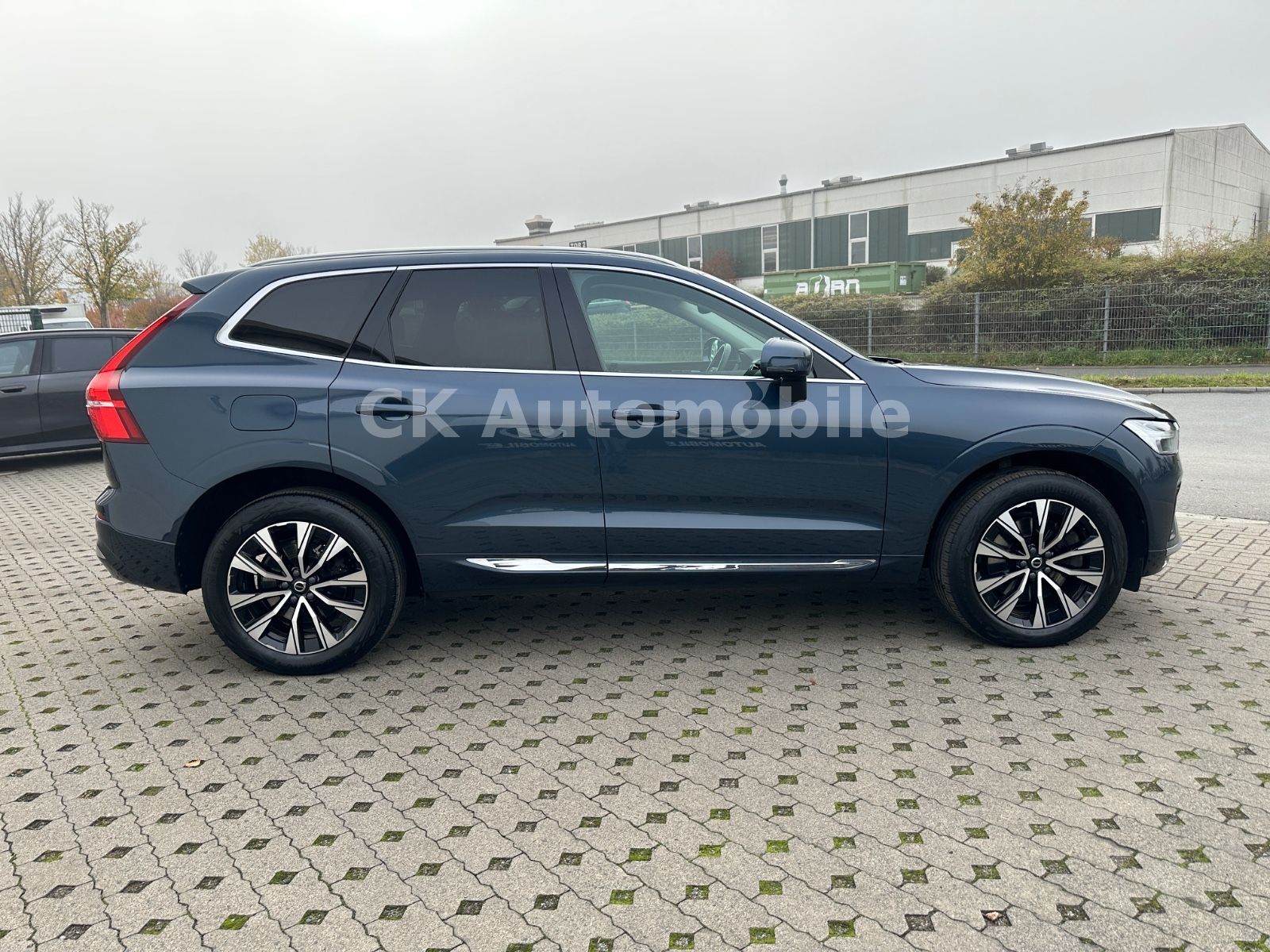 Fahrzeugabbildung Volvo XC60 B4 Plus Bright AWD/Navi/Leder/Pano/LED/Kam.