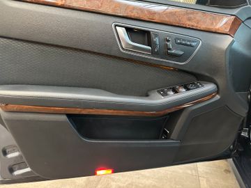 MYAUTOCENTER – Gebraucht- und Jahreswagen mit Werkstattservice in Pfaffenhofen Mercedes-Benz E 220 CDI Limousine BlueEfficiency *2. Hand*SHZ*