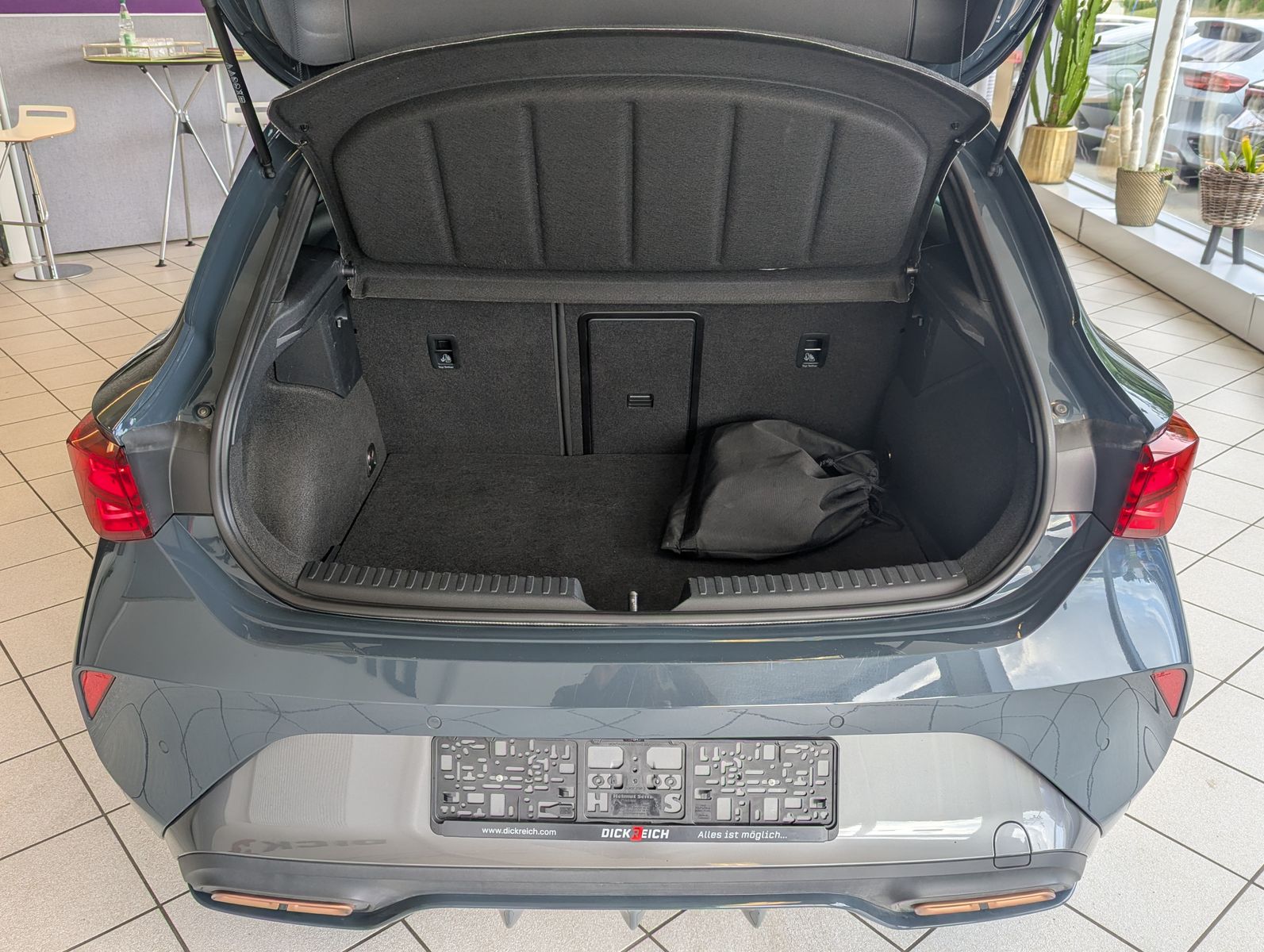 Fahrzeugabbildung CUPRA Leon 1.5 e-Hybrid Matrix Edge-Intelligent-Paket