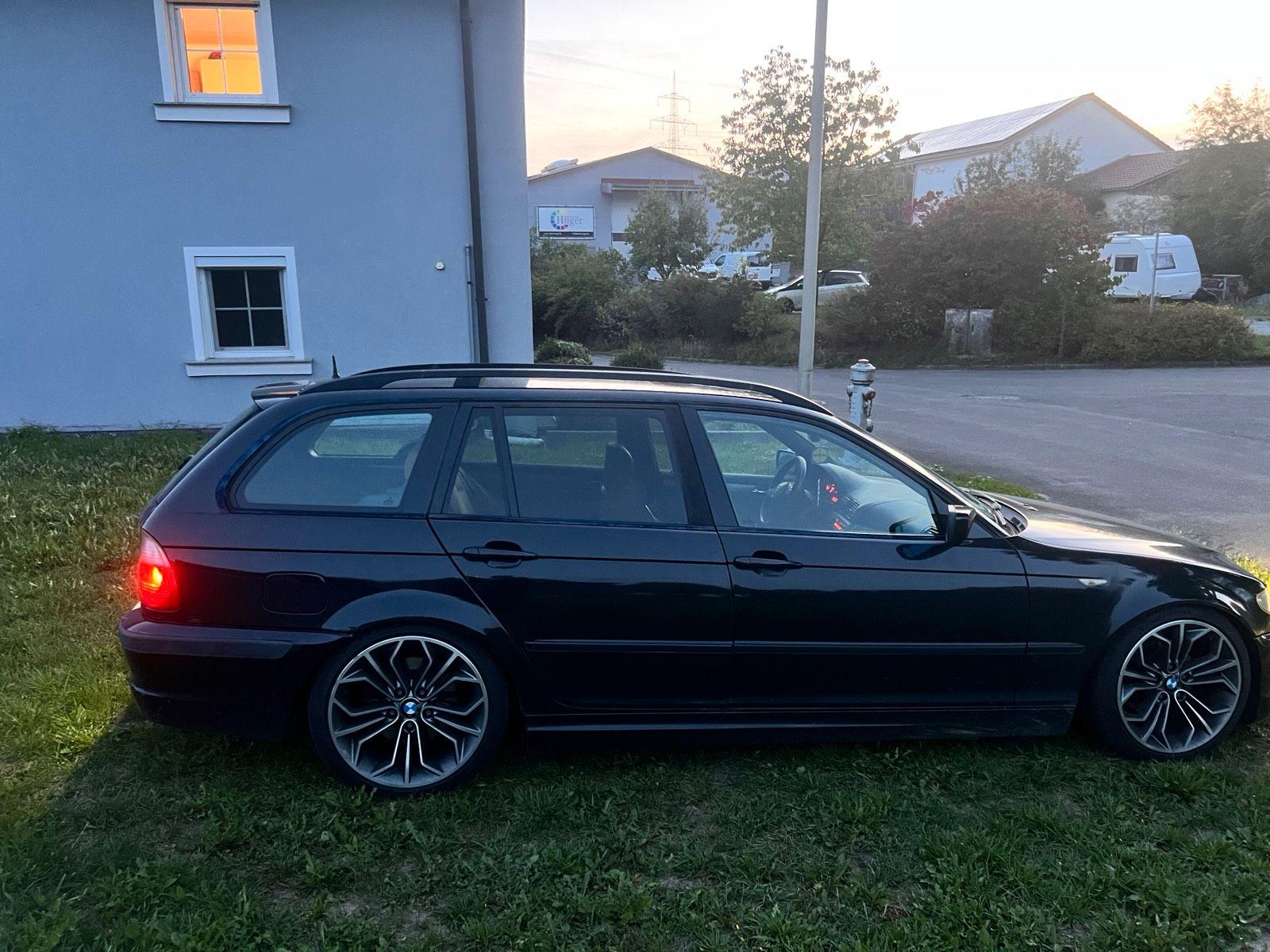 BMW 320 2004 — салон