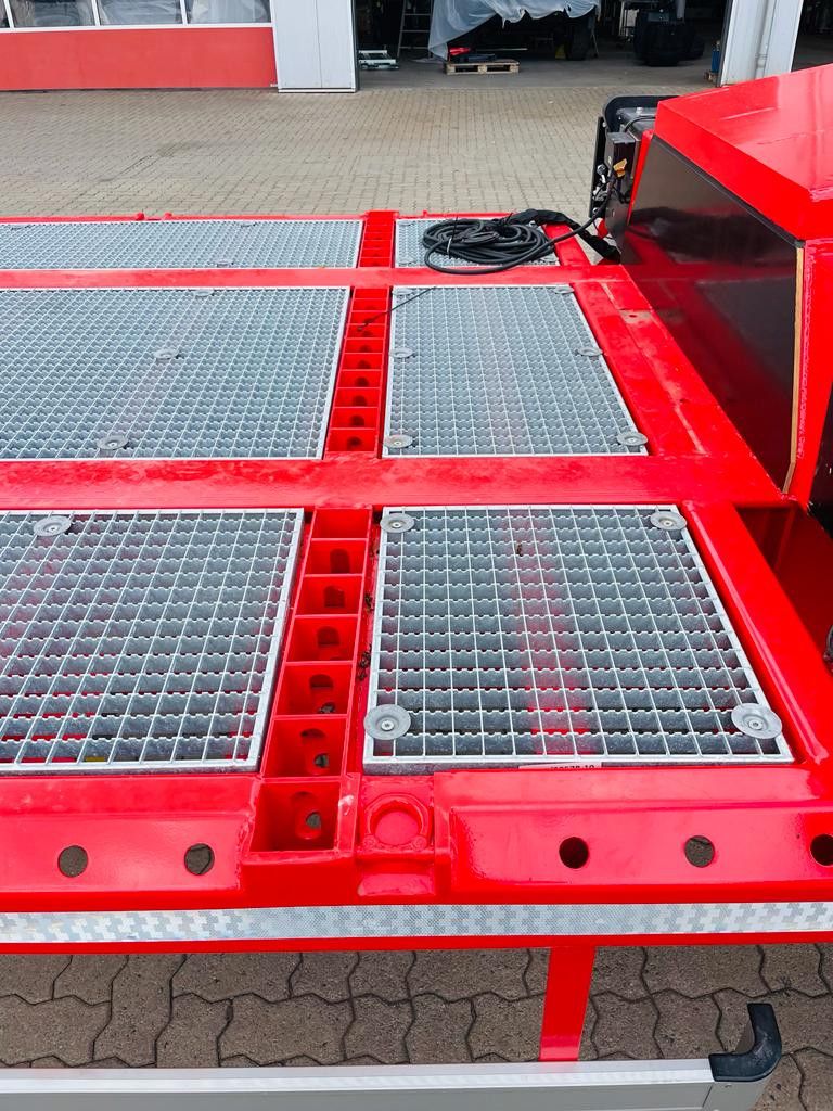 Fahrzeugabbildung Andere Wiese Stufensattel Tieflader mit Kran Fassi F545